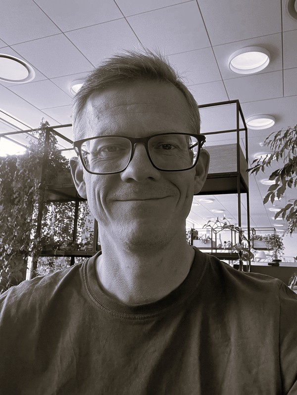 Spliid, sort-hvid portræt, 2026
